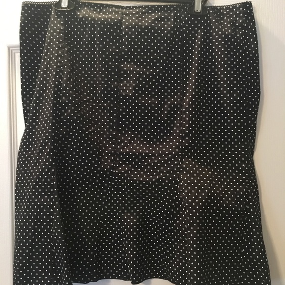 Black skirt with tiny white polkadots - Picture 2 of 4